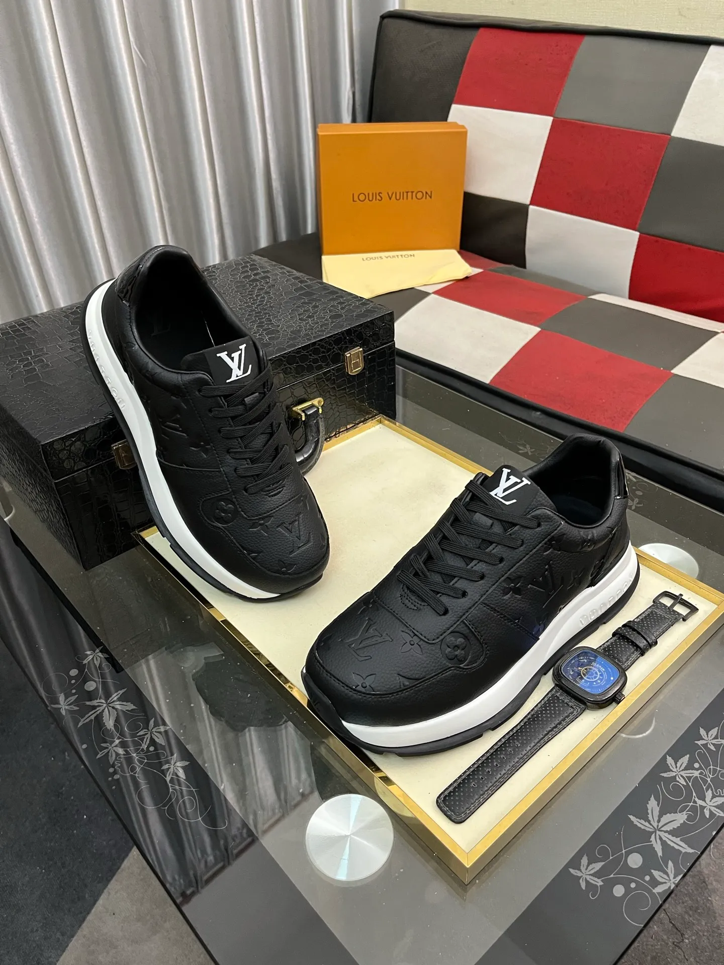 Men's men's shoes💰458⌚️⌚️ Loui* Vuitto* - Louis ** donkey's new color men's trainer sneakers, this LV Trainer sneaker is made of calfskin and breathable mesh, showing pure colors, the #54 logo on the back traces the brand's birth in 1854, the designer's handwritten brand logo embellishes one side, virgil Designed by abloh himself, it is a very commemorative sneaker. The new lv Louis Vuitton loui* vuitto* trainer sneaker low casual sports culture versatile basketball sneaker. Size: 38-443️⃣Colors available